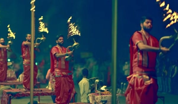 सनातन धर्म को विदेशी आक्रांताओ ने हिंदूकश पर्वत माला के उस पर रहने वाले लोगो को हिन्दू कहा और उनके विज्ञान को हिन्दू धर्म कहा Sanatan Dharma